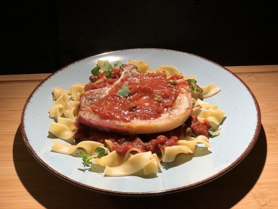 Koteletts mit Bandnudeln und Tomatensauce von SessM| Chefkoch