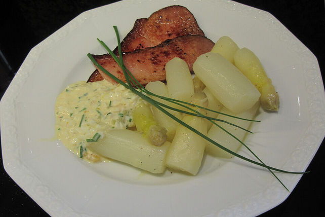 Eiersoße mit Butterspargel und gebratenem Schinken von Barbabietola ...