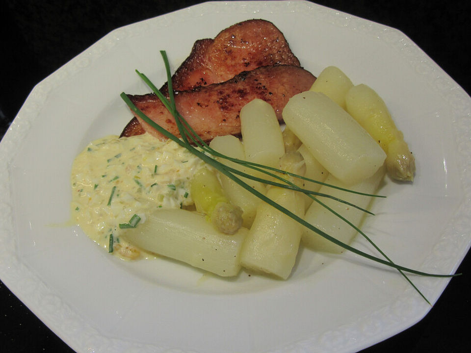 Eiersoße mit Butterspargel und gebratenem Schinken von Barbabietola ...