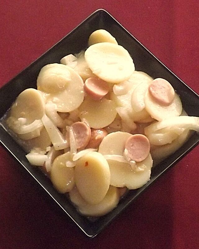 Kartoffel-Zwiebel-Wienerle-Salat mit Orangen-Senf-Dressing