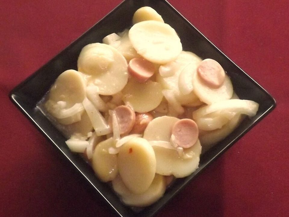 Kartoffel-Zwiebel-Wienerle-Salat mit Orangen-Senf-Dressing von Bis ...
