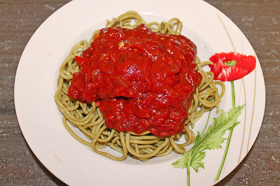 Nudeln mit Tomaten - Chili - Soße