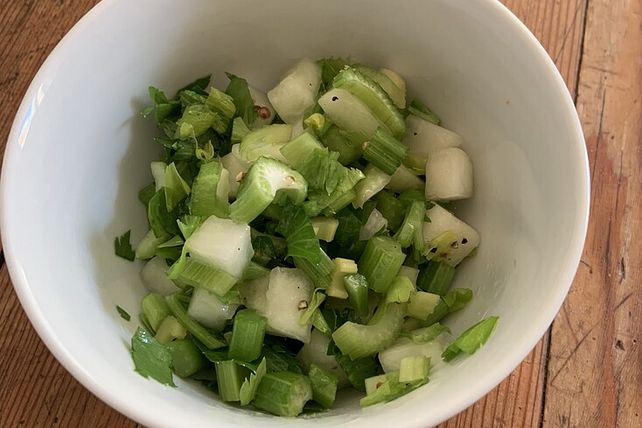 Staudenselleriesalat mit weißer Melone von wolfwal| Chefkoch