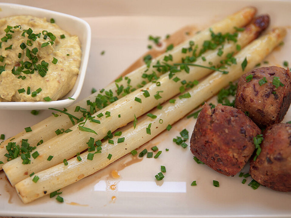 Spargel aus dem Backofen mit vegetarischen Hackbällchen und Dattel ...