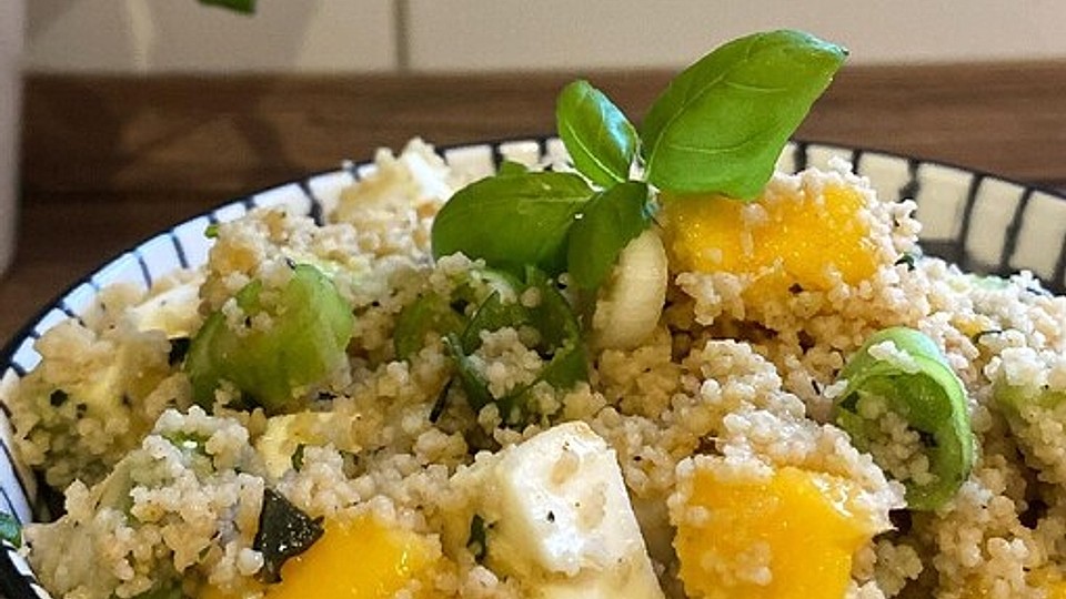 Couscoussalat mit Mango, Avocado und Mozzarella von Genusssternchen