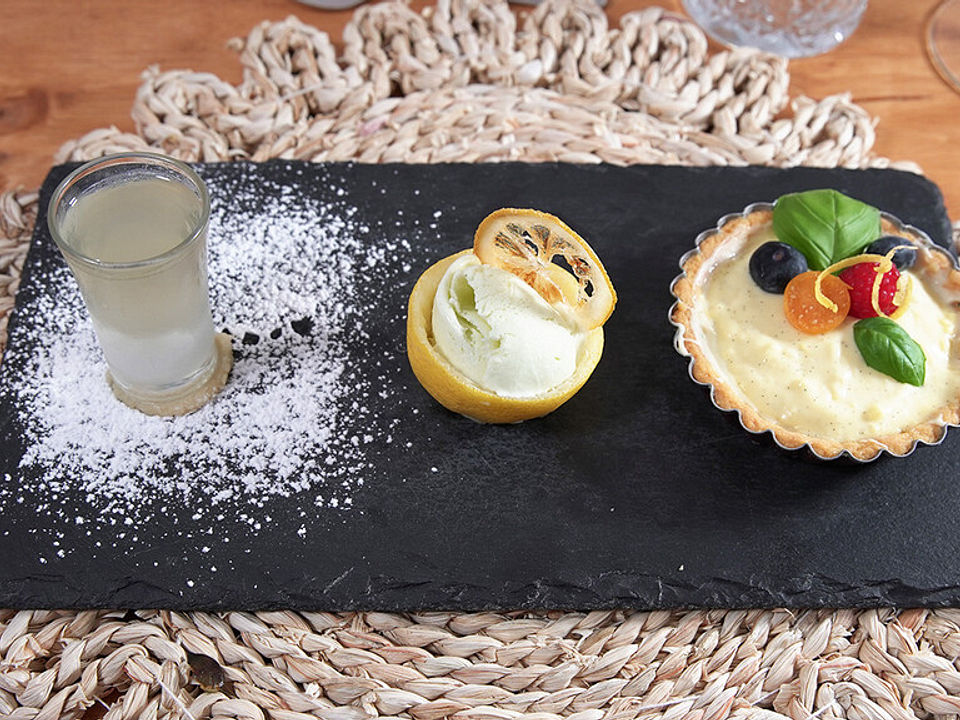 Sommerliches Dreierlei - Limoncello Stamperl, Vanille-Tartelettes und ... Sommerliches Dreierlei - Limoncello Stamperl, Vanille-Tartelettes und ...