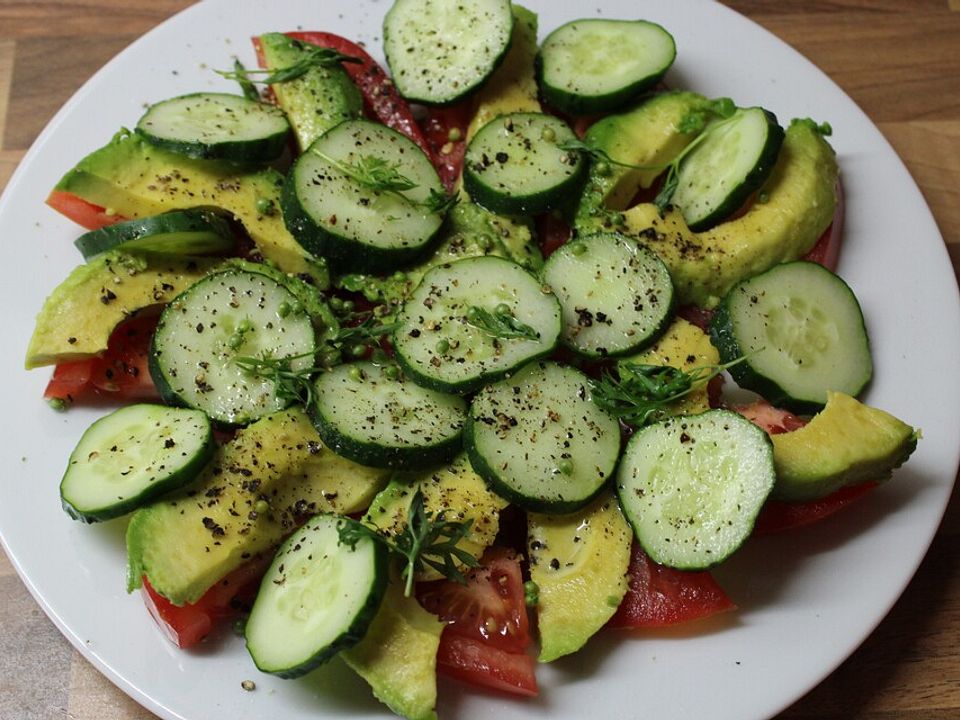 Avocado-Tomaten-Gurken-Salat mit Honig-Senfdressing von smiejam| Chefkoch
