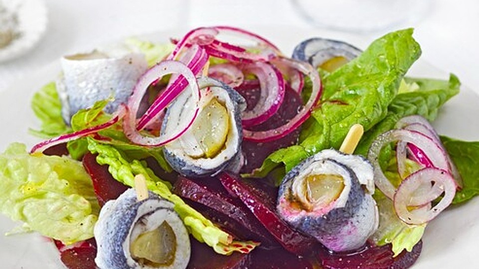 Rote Bete-Salat mit Rollmops