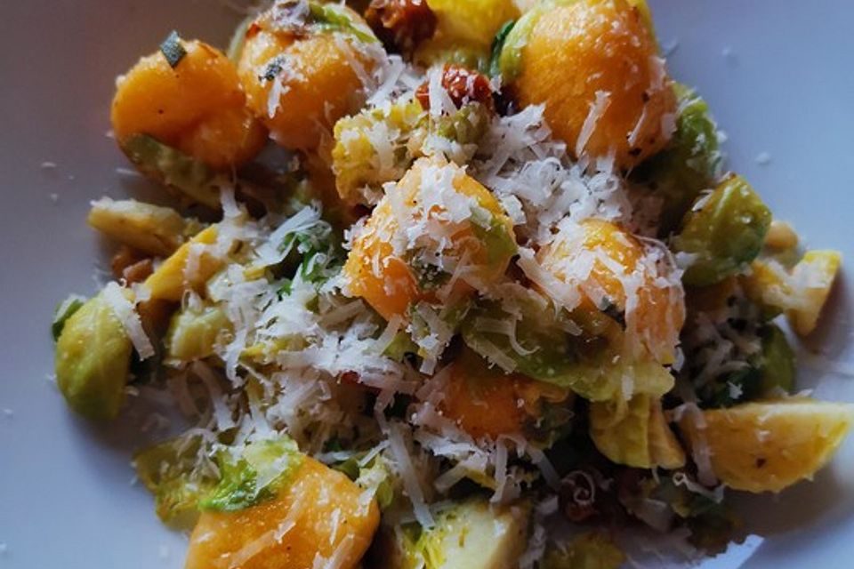 Gnocchi-Pfanne mit Rosenkohl