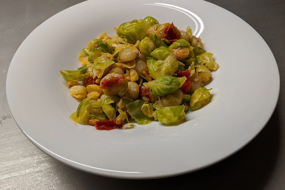 Gnocchi-Pfanne mit Rosenkohl