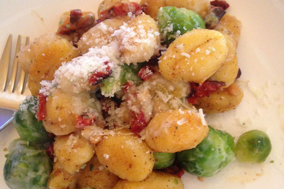 Gnocchi-Pfanne mit Rosenkohl