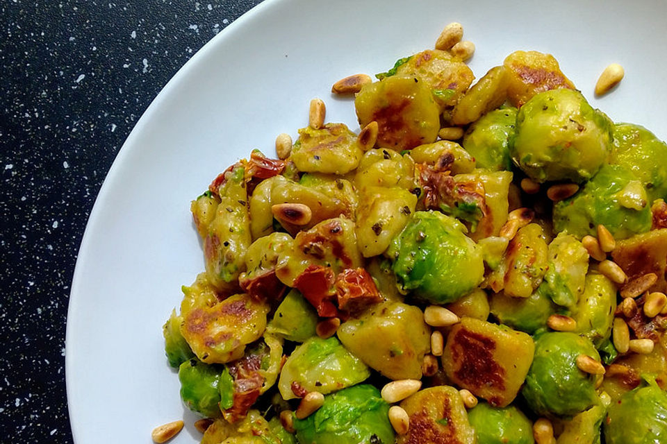 Gnocchi-Pfanne mit Rosenkohl