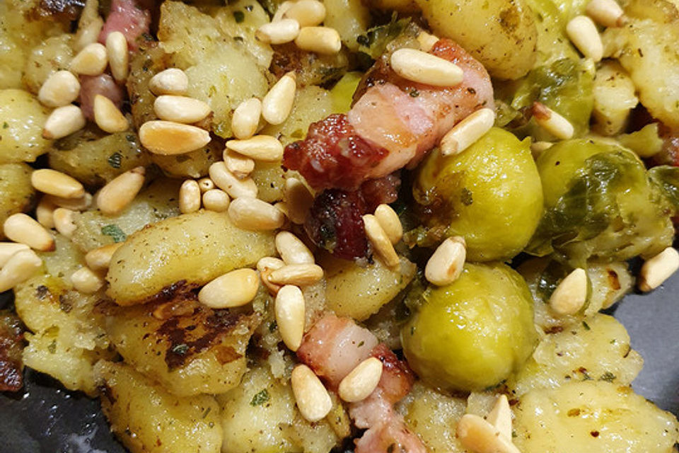 Gnocchi-Pfanne mit Rosenkohl