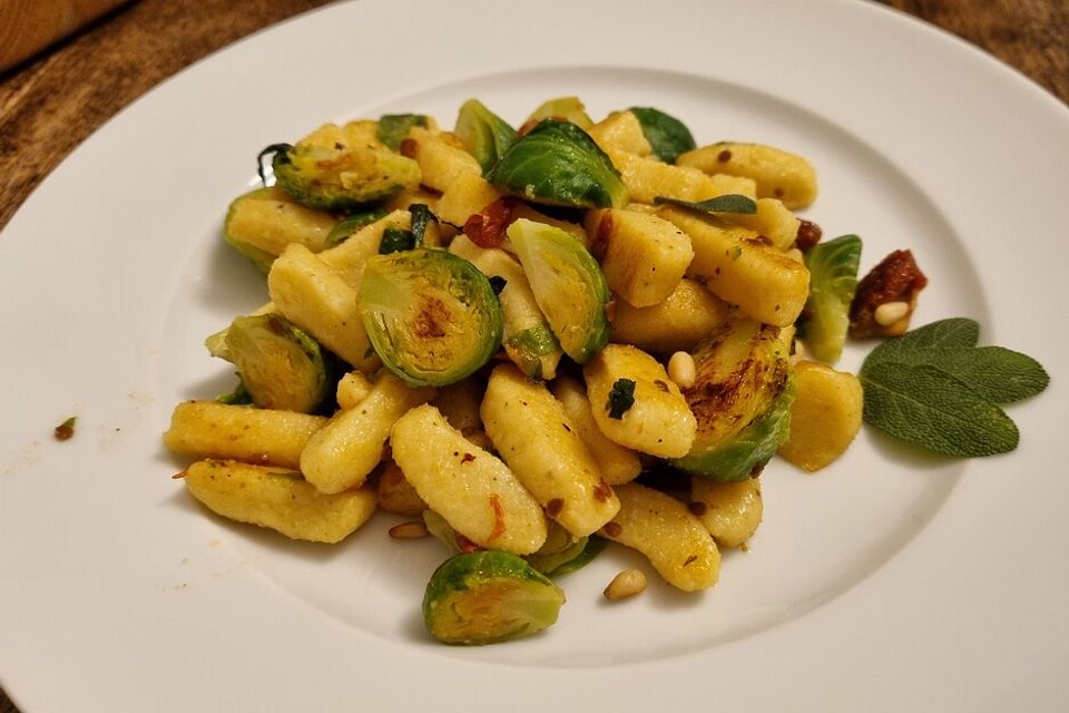 Gnocchi-Pfanne mit Rosenkohl