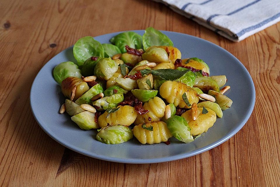 Gnocchi-Pfanne mit Rosenkohl