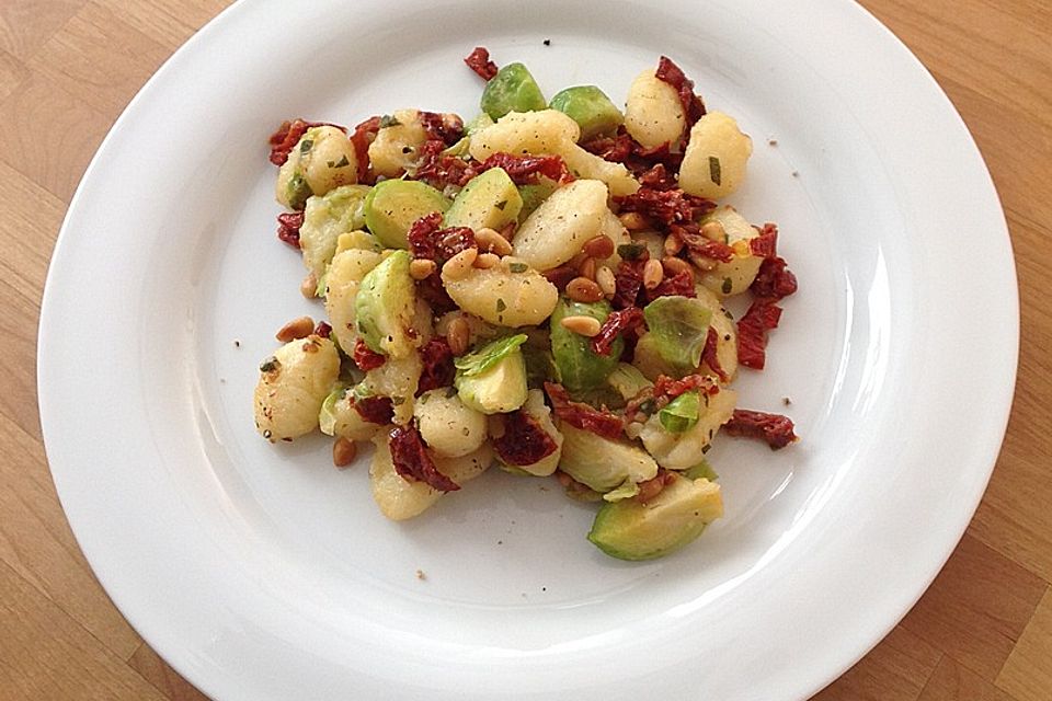 Gnocchi-Pfanne mit Rosenkohl