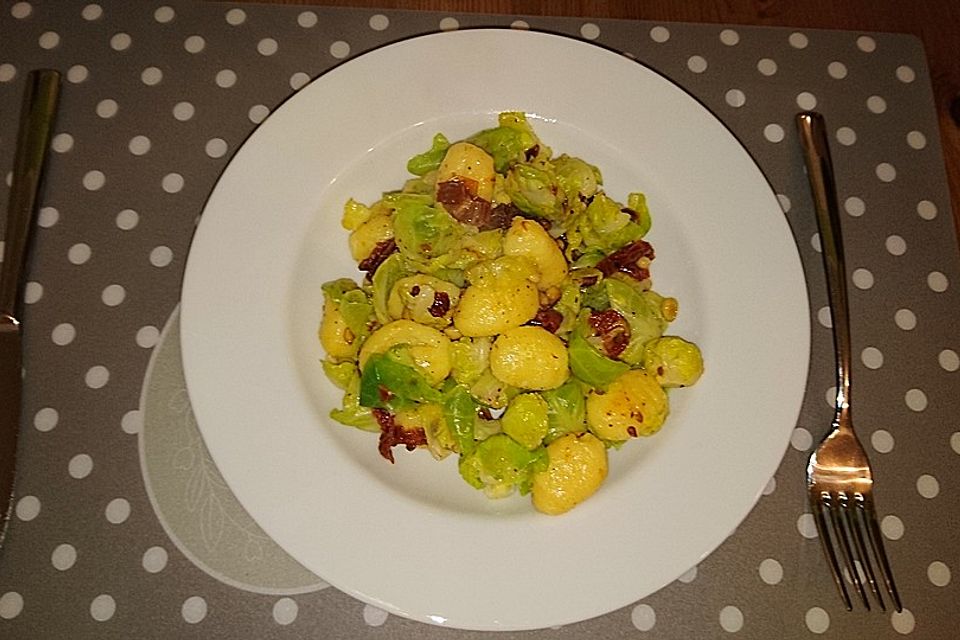 Gnocchi-Pfanne mit Rosenkohl