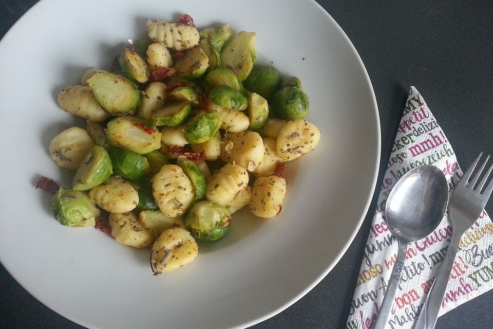 Gnocchi-Pfanne mit Rosenkohl