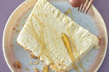 Honig-Parfait mit Sesamkrokant
