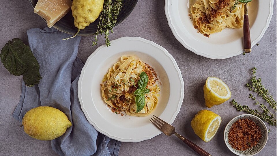 Selbstgemachte Tagliatelle mit Thymian-Zitronen-Sauce von chefkochtrifftfackelmann