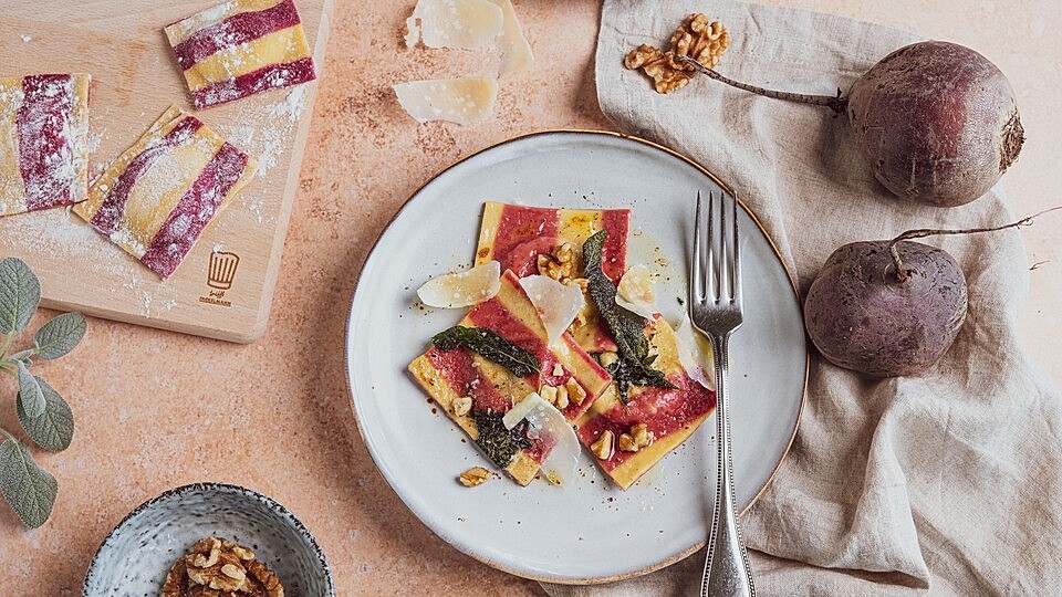 Ravioli mit Ricotta-Walnuss-Füllung und Salbeibutter von chefkochtrifftfackelmann