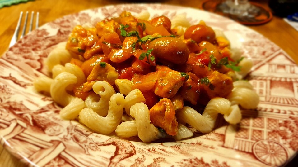 Hähnchen-Gulasch mit Paprika und Champignons von SessM Hähnchen-Gulasch mit Paprika und Champignons von SessM