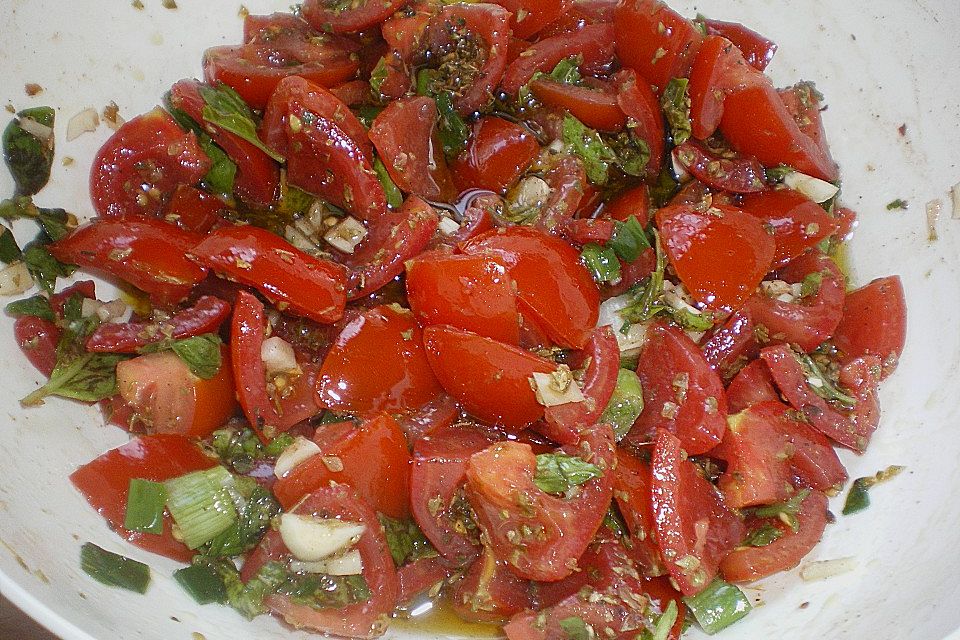 Sommer - Spaghetti mit kalter Tomatensoße