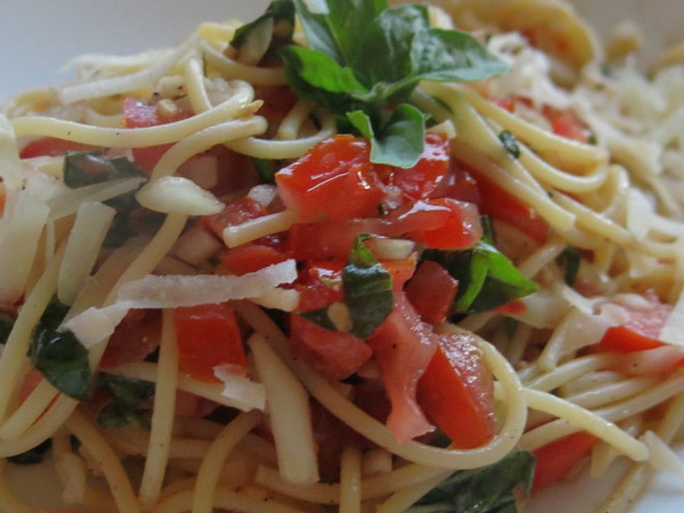 Sommer - Spaghetti mit kalter Tomatensoße von Thea277| Chefkoch
