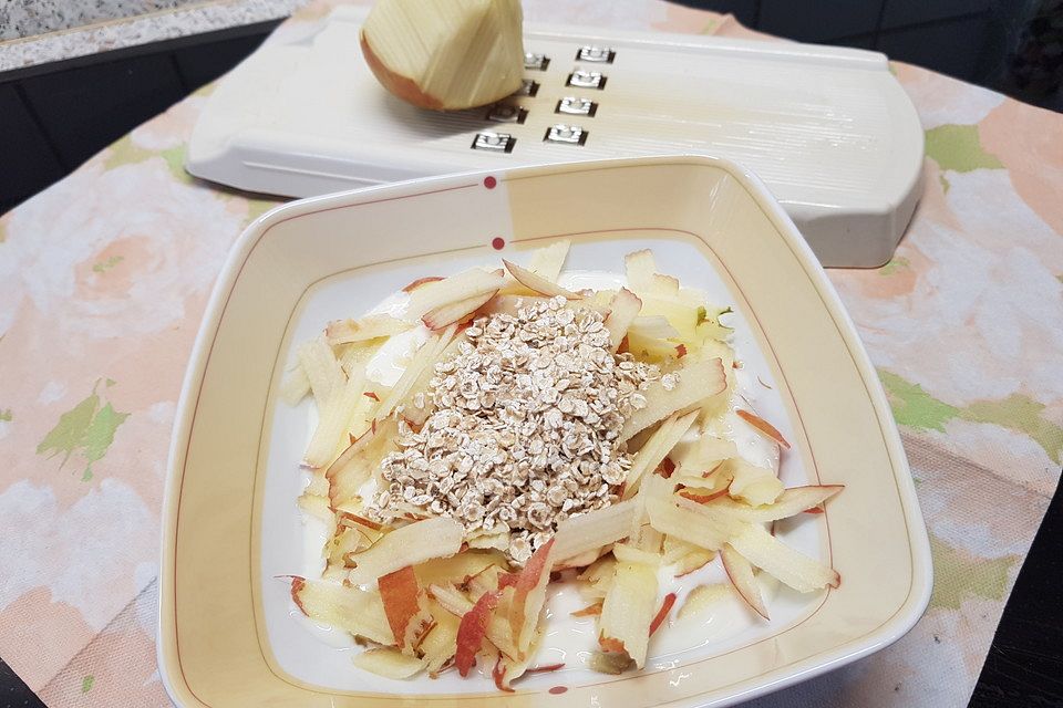 Apfel - Müsli Apfel - Müsli