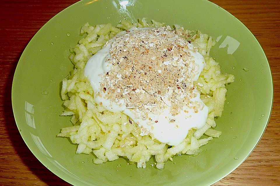 Apfel - Müsli Apfel - Müsli