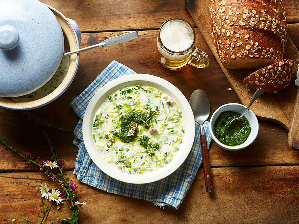 Vegetarische Käse-Lauch-Suppe mit Kräuterpesto von Milkana | Chefkoch