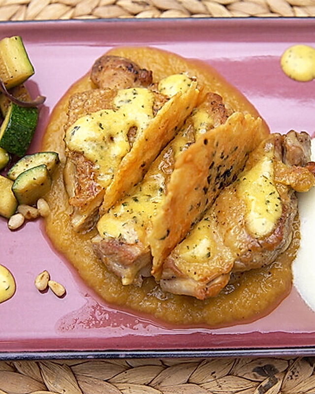 Pollo Fino auf Tomatensugo mit Kartoffelschaum und mediterranem Pfannengemüse