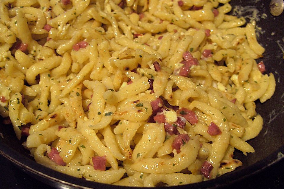 Gebratene Spätzle mit Schinken