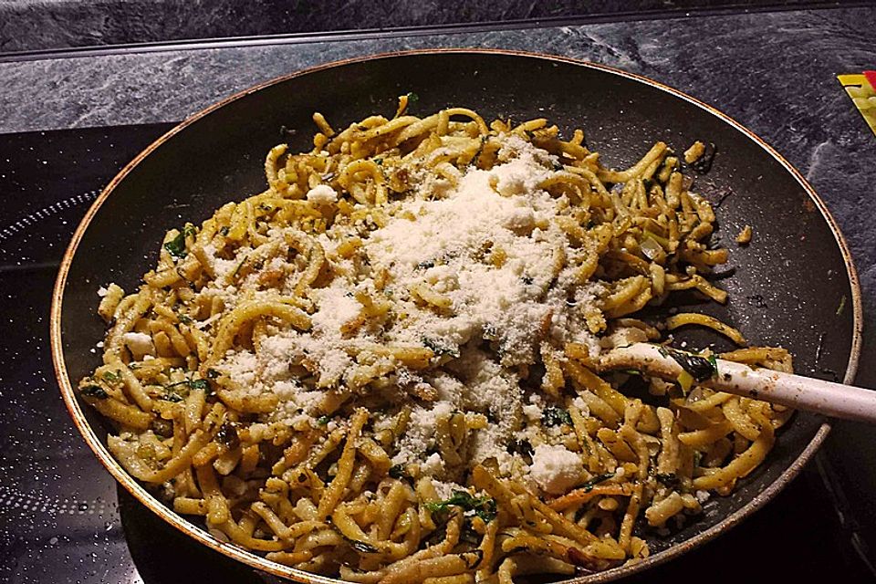 Gebratene Spätzle mit Schinken