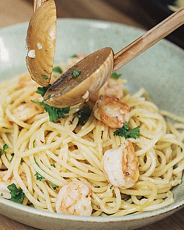 Spaghetti mit Scampi in Butter-Weißwein-Sauce mit Bruschetta