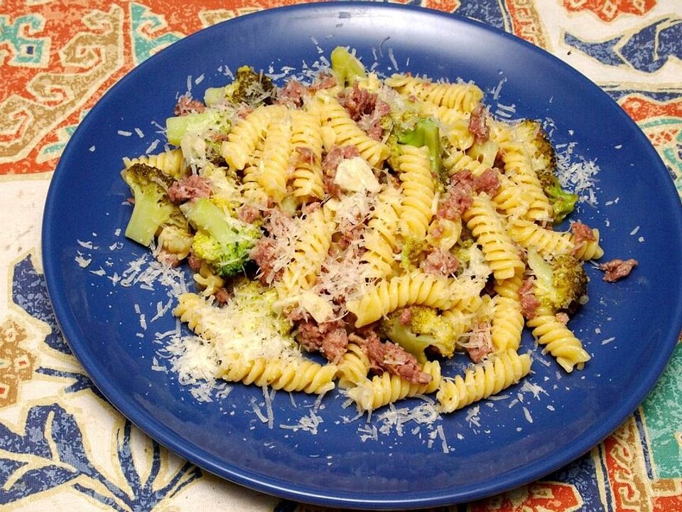 Pasta mit Brokkoli und Salsiccia in Zitronen-Weißweinsoße von Tatunca ...