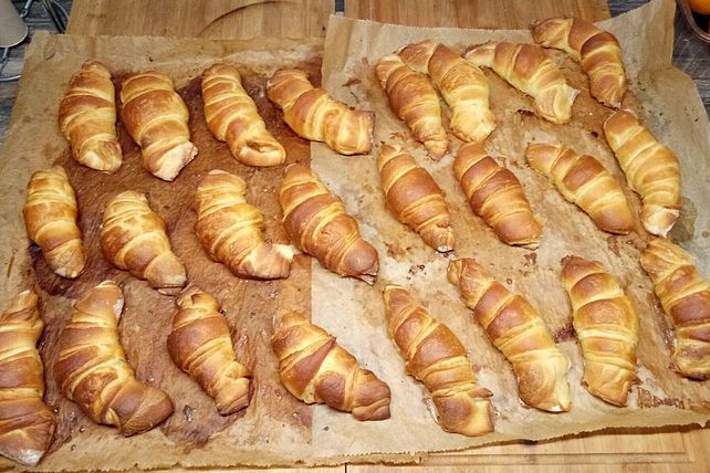 Mini-Croissants mit selbst gemachtem Hefe-Blätterteig von ...