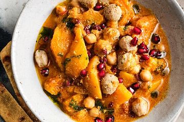 Kürbis-Curry mit Soya Chunks und Koriander-Pesto