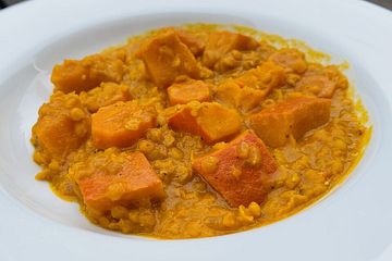 Veganes Kürbis-Karotten-Curry mit roten Linsen