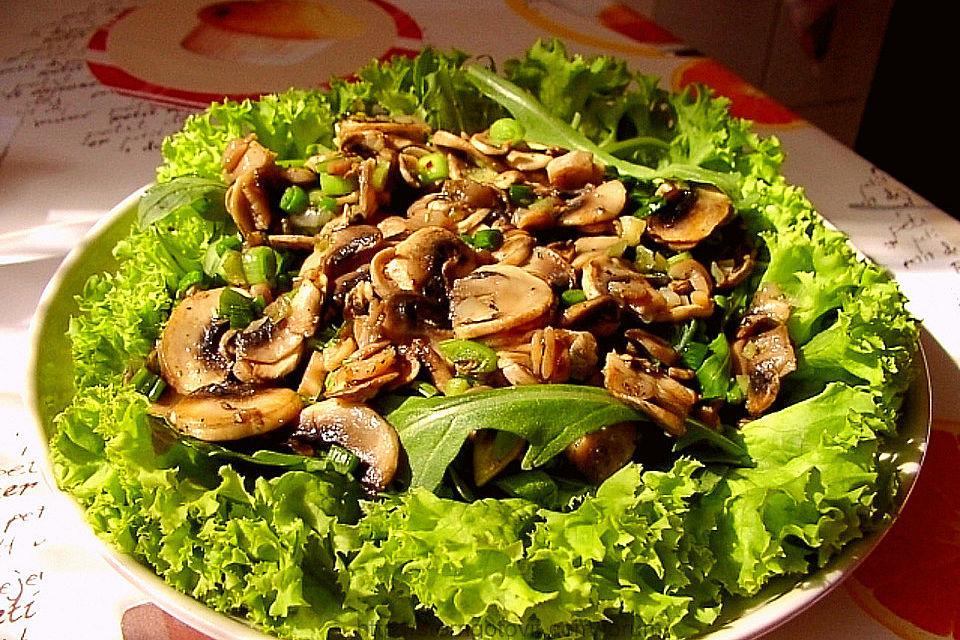 Feldsalat mit Champignons