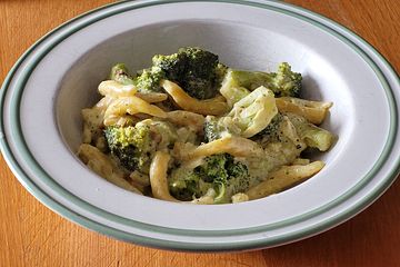 Brokkoli-Schupfnudeln mit Pesto-Sahnesoße
