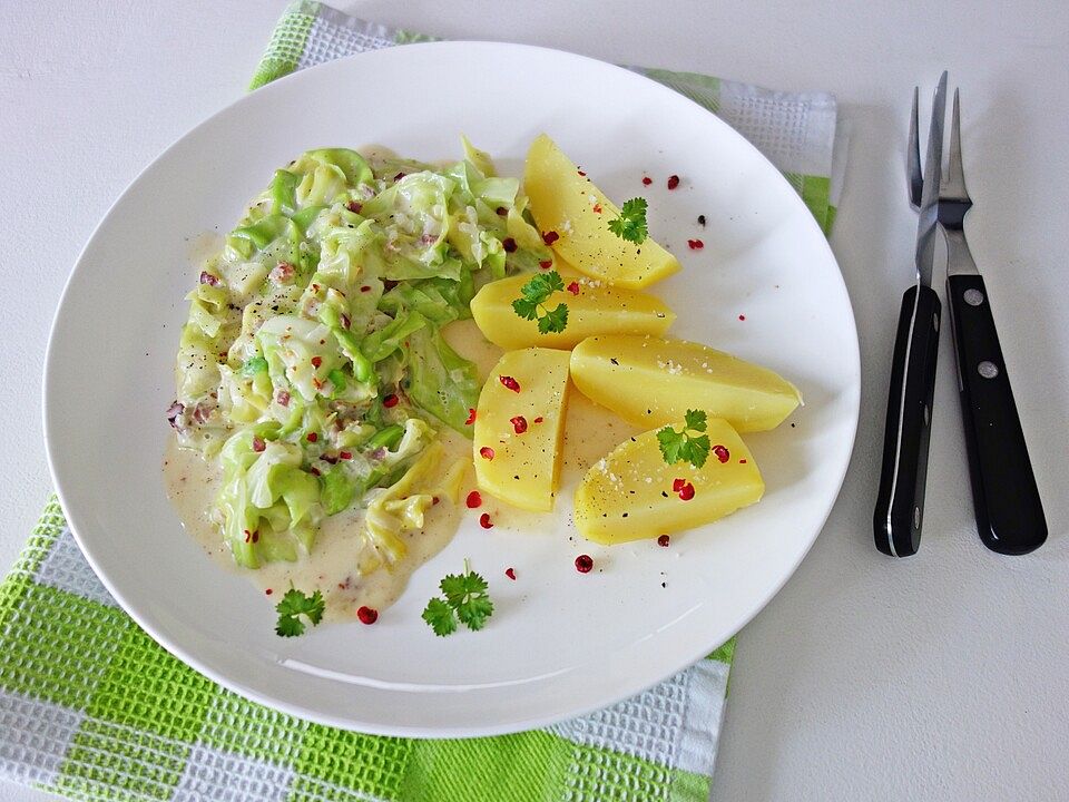 Spitzkohl in rahmiger Sauce mit Speck von NullAchtVierzehn| Chefkoch