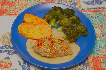 Hähnchenbrust in Pistaziensauce mit Brokkoli und Süßkartoffel