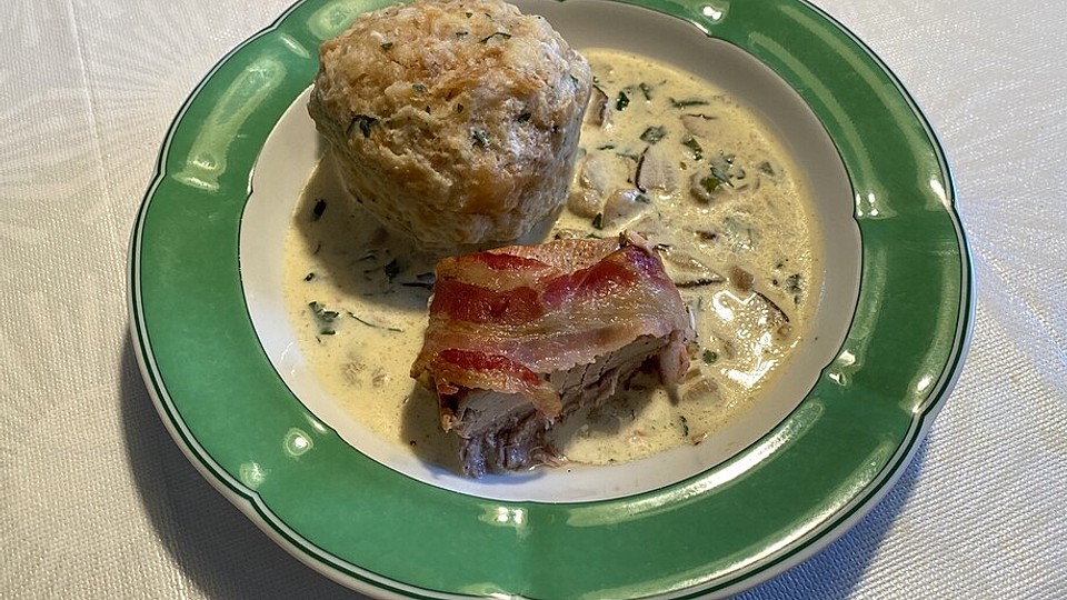 Schweinefilet im Speckmantel mit Kräuter-Waldpilz-Sauce von madam_chaos ...