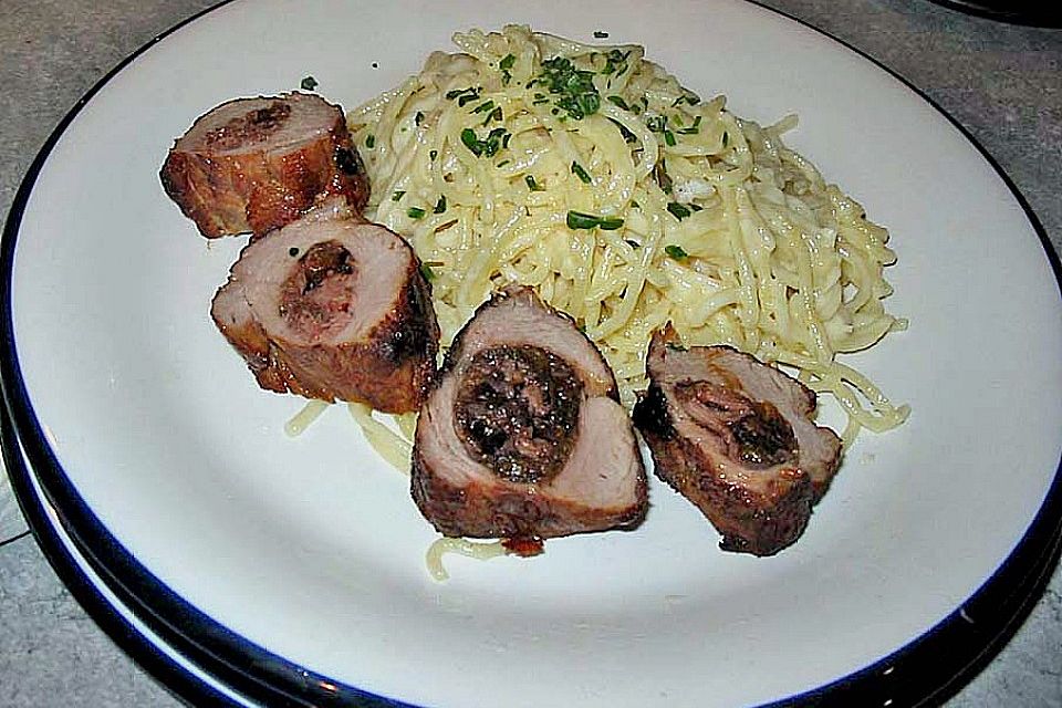 Schweinefilet mit Dörrpflaumen und Schinkenspeck Schweinefilet mit Dörrpflaumen und Schinkenspeck
