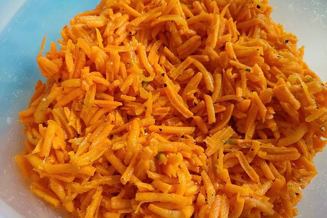 Herzhafter Möhrensalat schnell und lecker von voyaga81| Chefkoch