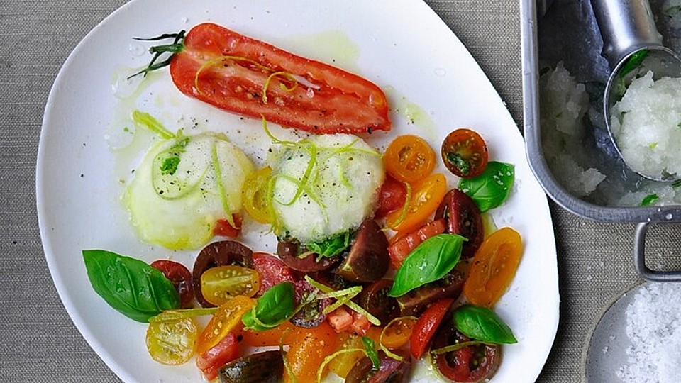 Tomatensalat mit Tonkabohne und Zitronensorbet