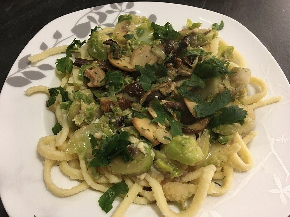 Gebratener Rosenkohl mit Waldpilzen und Spätzle von Nilani| Chefkoch