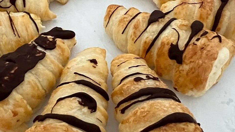 Blätterteig-Hörnchen mit Vanillecreme von partlak0| Chefkoch