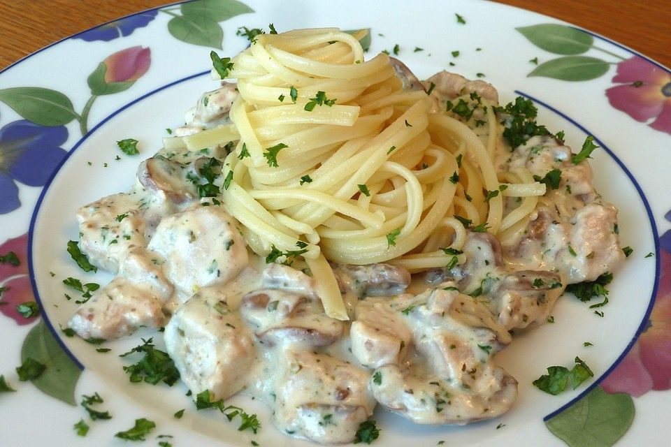 Spaghetti mit Lachs und Champignons